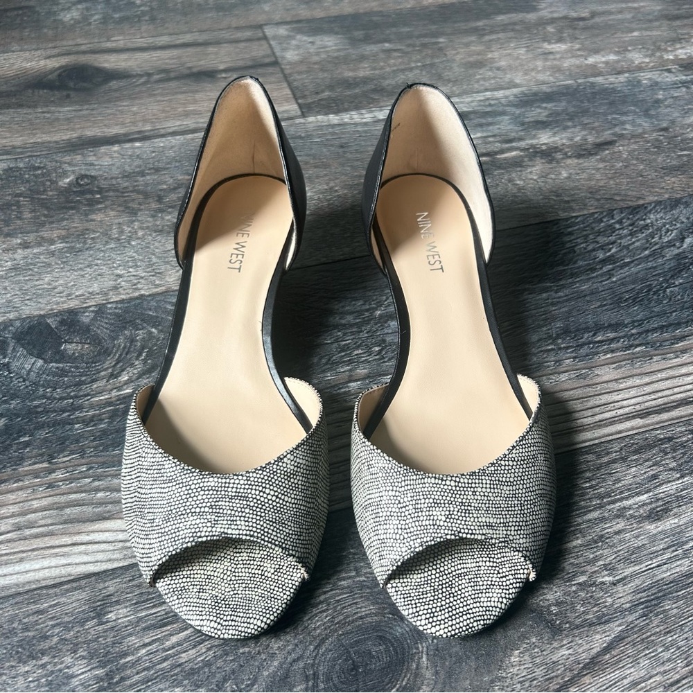 Nine West Women's Black and Cream Peep Toe Flats Size 7.5